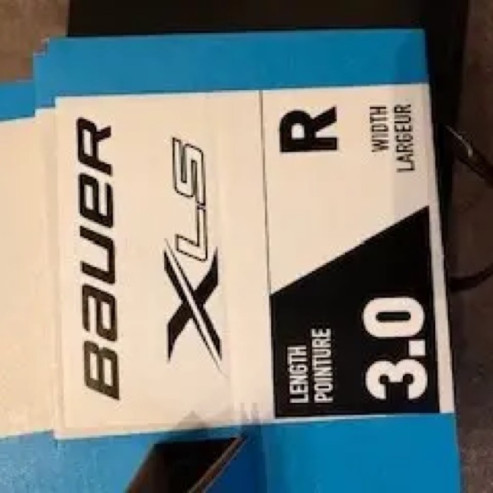 Bauer Hockey Skates Regular Width Size 3 (New)